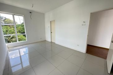 C H E A P 2 sty Semi-D at Seri Sungai Long with no one stay before