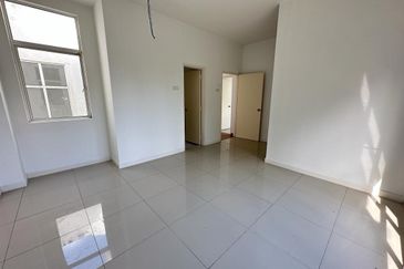 C H E A P 2 sty Semi-D at Seri Sungai Long with no one stay before