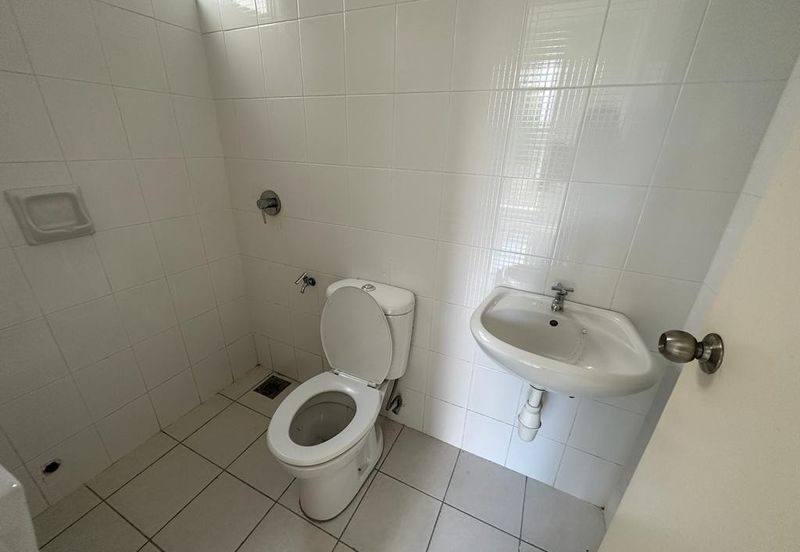 C H E A P 2 sty Semi-D at Seri Sungai Long with no one stay before