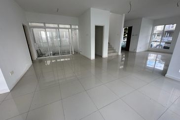 C H E A P 2 sty Semi-D at Seri Sungai Long with no one stay before