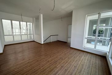 C H E A P 2 sty Semi-D at Seri Sungai Long with no one stay before