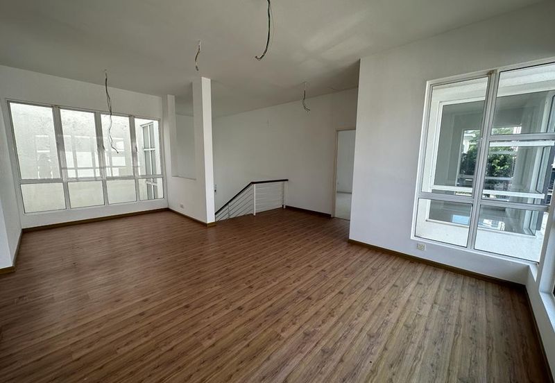 C H E A P 2 sty Semi-D at Seri Sungai Long with no one stay before