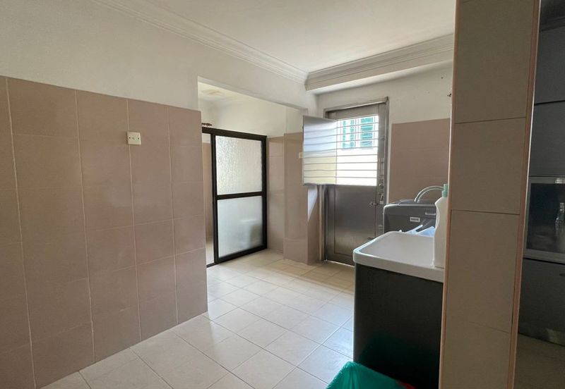 C H E A P 2 sty Taman Oug Semi D house for sale