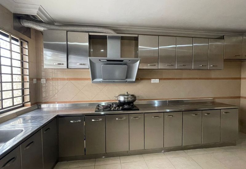 C H E A P 2 sty Taman Oug Semi D house for sale