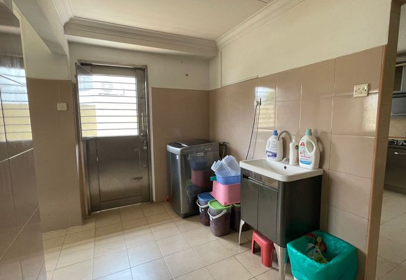 C H E A P 2 sty Taman Oug Semi D house for sale