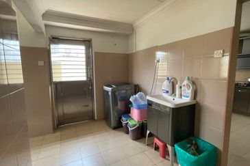 C H E A P 2 sty Taman Oug Semi D house for sale