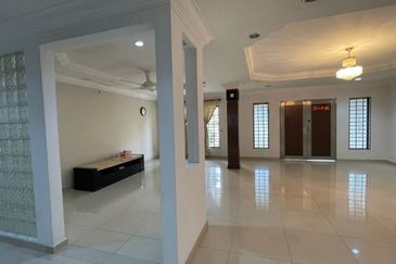 C H E A P 2 sty Taman Oug Semi D house for sale