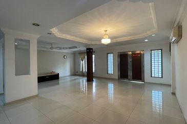 C H E A P 2 sty Taman Oug Semi D house for sale