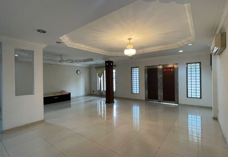 C H E A P 2 sty Taman Oug Semi D house for sale