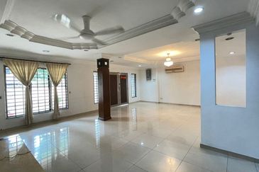 C H E A P 2 sty Taman Oug Semi D house for sale