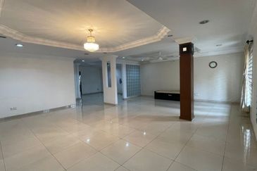 C H E A P 2 sty Taman Oug Semi D house for sale