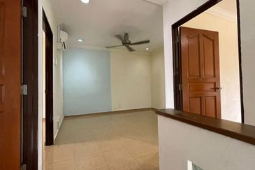 C H E A P 2 sty Taman Oug Semi D house for sale