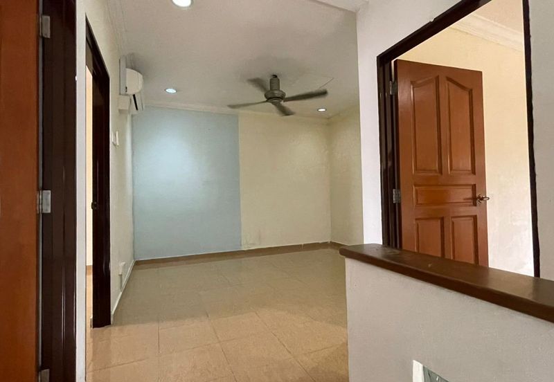 C H E A P 2 sty Taman Oug Semi D house for sale