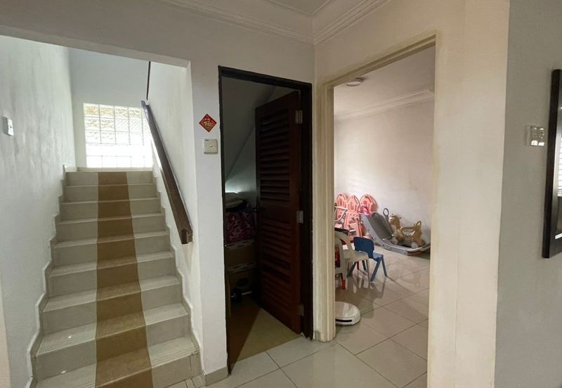 C H E A P 2 sty Taman Oug Semi D house for sale