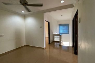 C H E A P 2 sty Taman Oug Semi D house for sale
