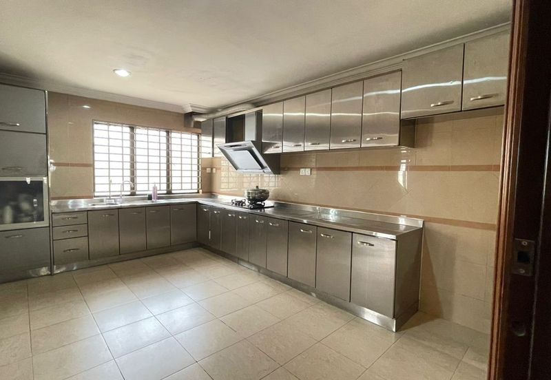 C H E A P 2 sty Taman Oug Semi D house for sale