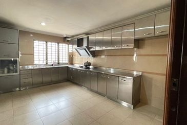 C H E A P 2 sty Taman Oug Semi D house for sale