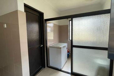 C H E A P 2 sty Taman Oug Semi D house for sale
