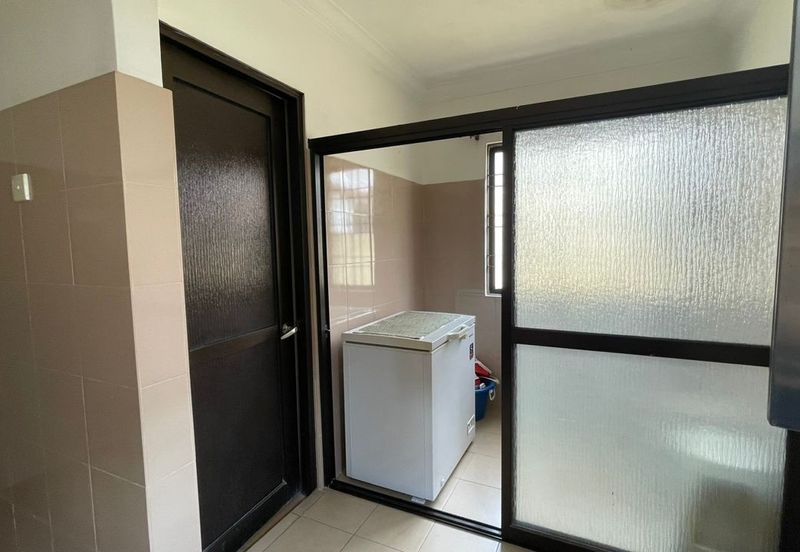 C H E A P 2 sty Taman Oug Semi D house for sale