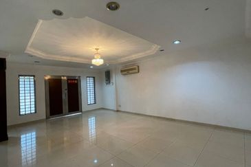 C H E A P 2 sty Taman Oug Semi D house for sale