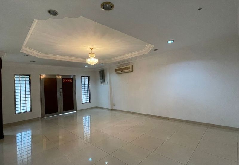 C H E A P 2 sty Taman Oug Semi D house for sale