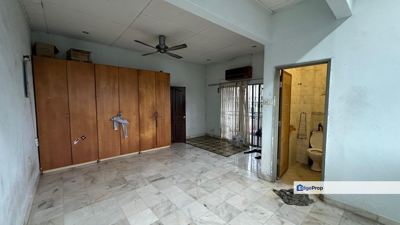 C H E A P Taman Segar 2 Storey Landed House with extra land, Kuala Lumpur, Cheras