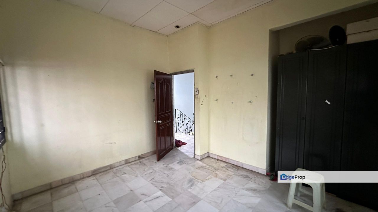 C H E A P Taman Segar 2 Storey Landed House with extra land, Kuala Lumpur, Cheras