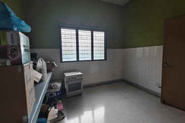 C H E A P 2 Storey Bungalow in Taman OUG 