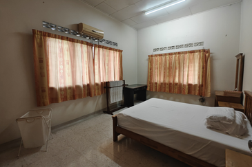 C H E A P 2 Storey Bungalow in Taman OUG 