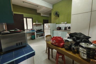 C H E A P 2 Storey Bungalow in Taman OUG 
