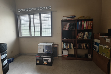 C H E A P 2 Storey Bungalow in Taman OUG 