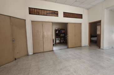 C H E A P 2 Storey Bungalow in Taman OUG 