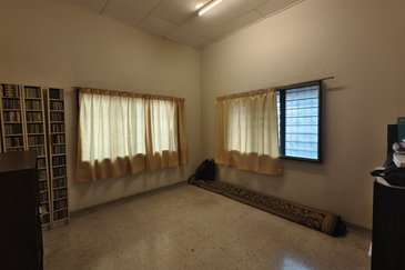 C H E A P 2 Storey Bungalow in Taman OUG 