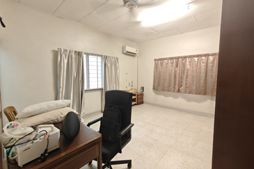 C H E A P 2 Storey Bungalow in Taman OUG 