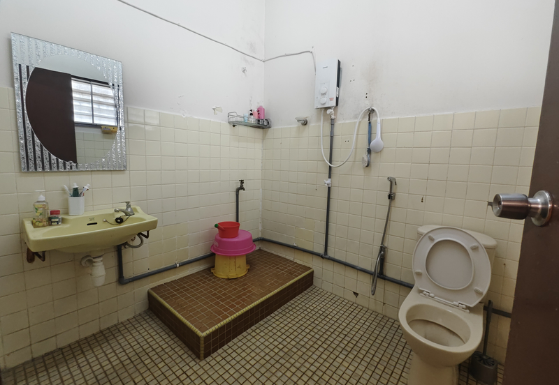 C H E A P 2 Storey Bungalow in Taman OUG 