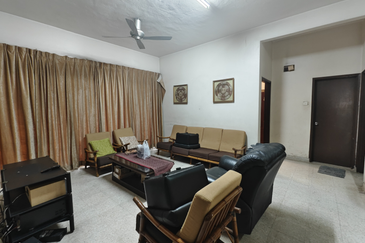 C H E A P 2 Storey Bungalow in Taman OUG 