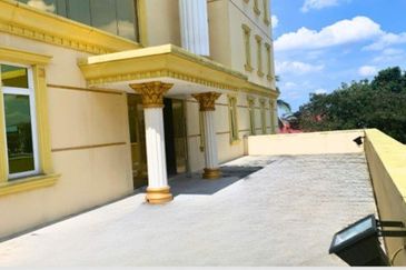 C H E A P 9 Storey Building Wisma Top Speed at USJ Taipan