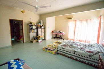 CHEAP Sungai Long SL 4 of 2 storey Semi D renovated house for sale