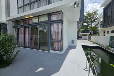 C H E A P Lakefields Sungai Besi 3 Storey Lake View Semi-D