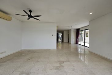 C H E A P Lakefields Sungai Besi 3 Storey Lake View Semi-D