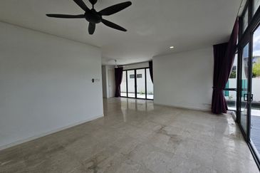 C H E A P Lakefields Sungai Besi 3 Storey Lake View Semi-D