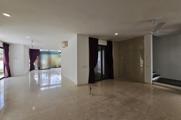 C H E A P Lakefields Sungai Besi 3 Storey Lake View Semi-D