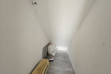 C H E A P Lakefields Sungai Besi 3 Storey Lake View Semi-D