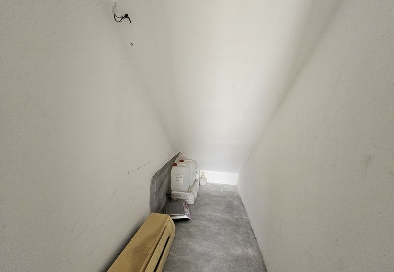 C H E A P Lakefields Sungai Besi 3 Storey Lake View Semi-D