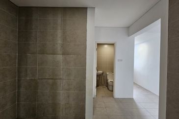 C H E A P Lakefields Sungai Besi 3 Storey Lake View Semi-D