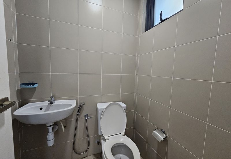 C H E A P Lakefields Sungai Besi 3 Storey Lake View Semi-D