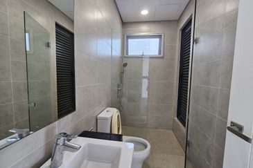 C H E A P Lakefields Sungai Besi 3 Storey Lake View Semi-D