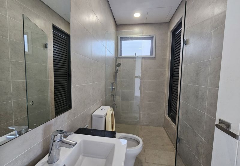 C H E A P Lakefields Sungai Besi 3 Storey Lake View Semi-D