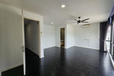 C H E A P Lakefields Sungai Besi 3 Storey Lake View Semi-D