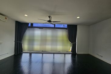 C H E A P Lakefields Sungai Besi 3 Storey Lake View Semi-D